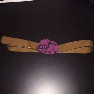 Small leather belt with deco buckle